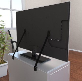 Комод, телевізор та діти